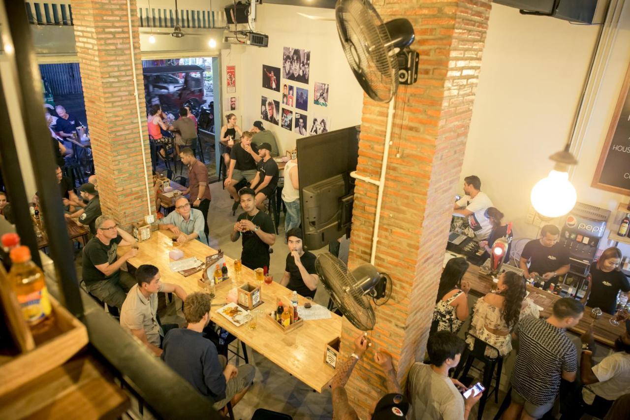 The Big Easy Phnom Penh Hostel Exterior photo
